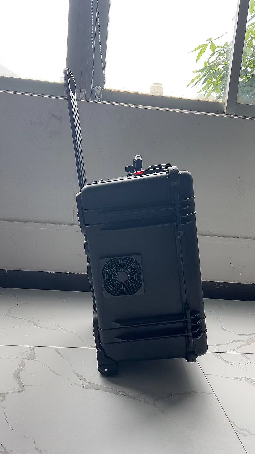 工业园区手拉箱型移动通信干扰器